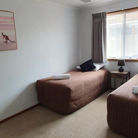 Centrepoint Motel Deniliquin Eksteriør billede