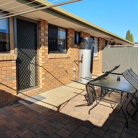 Centrepoint Motel Deniliquin Eksteriør billede