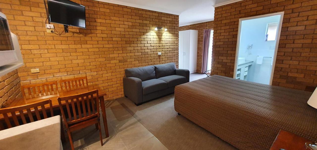 Centrepoint Motel Deniliquin Eksteriør billede
