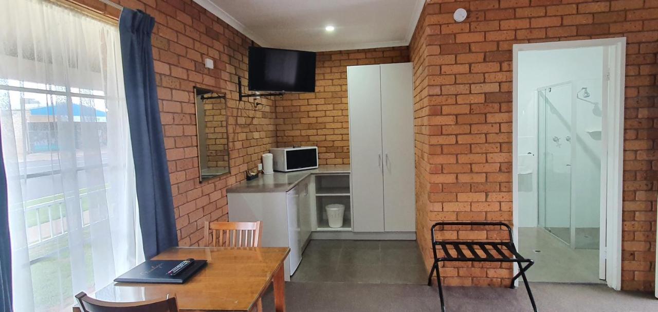 Centrepoint Motel Deniliquin Eksteriør billede