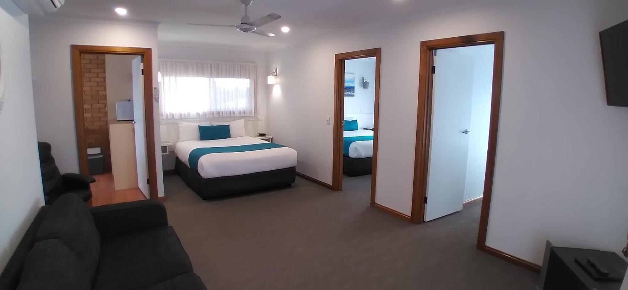 Centrepoint Motel Deniliquin Eksteriør billede