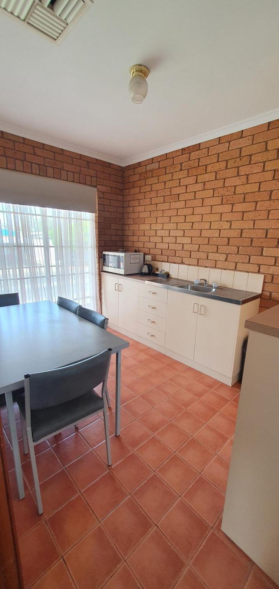 Centrepoint Motel Deniliquin Eksteriør billede
