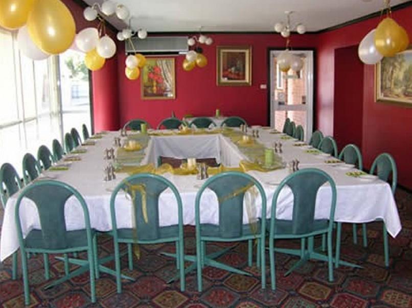 Centrepoint Motel Deniliquin Eksteriør billede