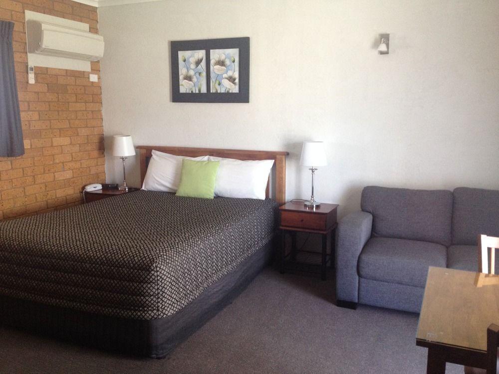 Centrepoint Motel Deniliquin Eksteriør billede