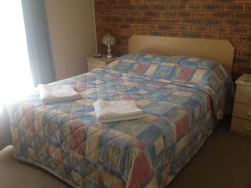 Centrepoint Motel Deniliquin Eksteriør billede