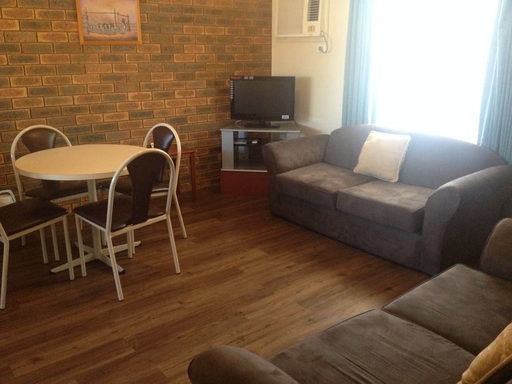 Centrepoint Motel Deniliquin Eksteriør billede
