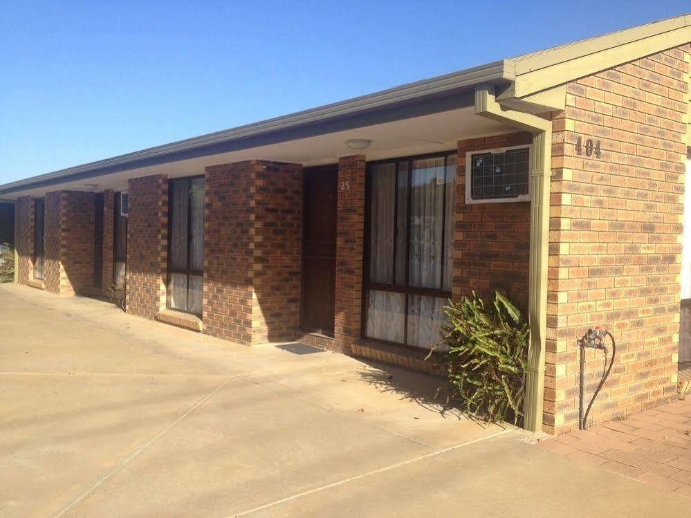 Centrepoint Motel Deniliquin Eksteriør billede