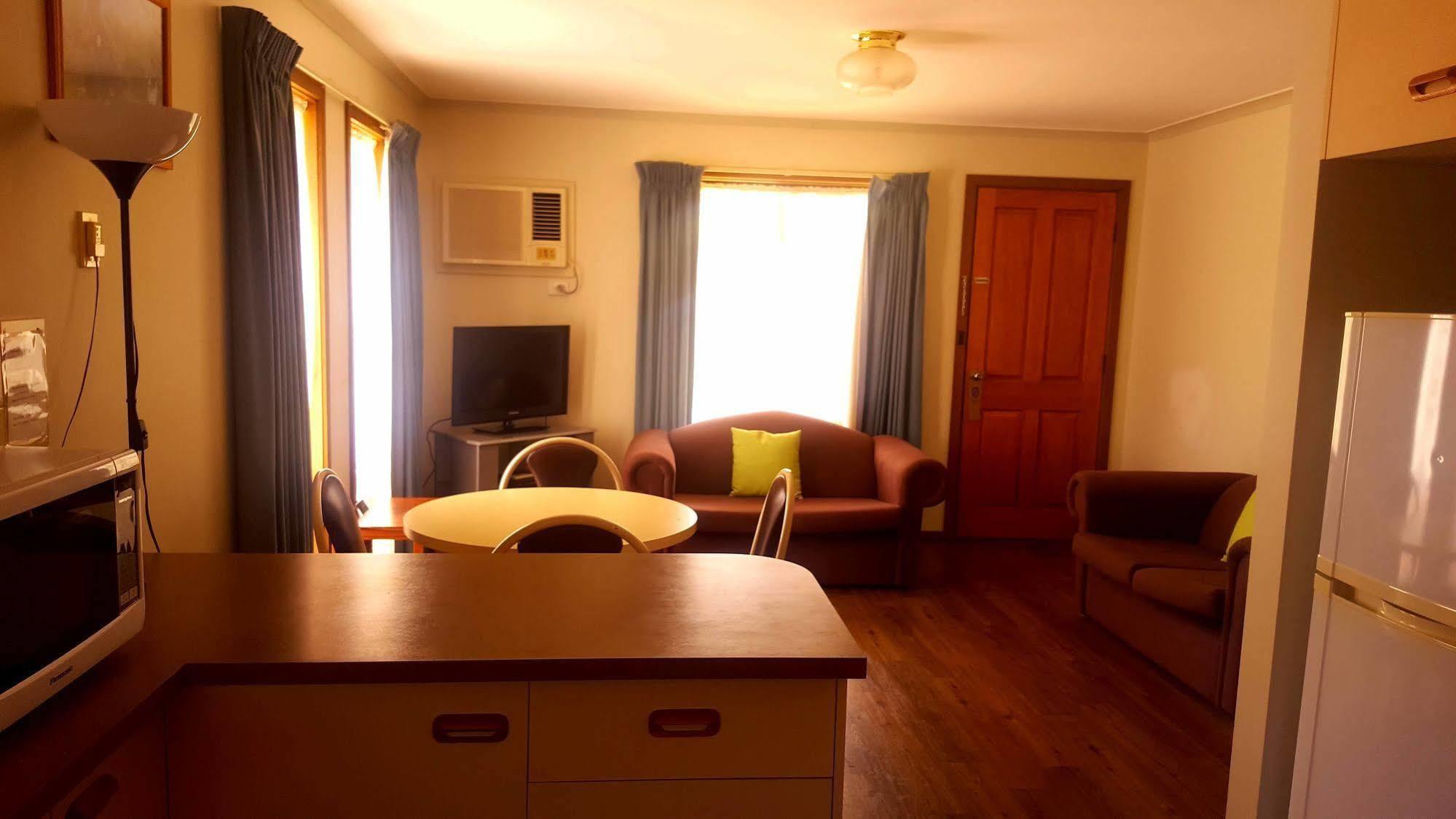 Centrepoint Motel Deniliquin Eksteriør billede