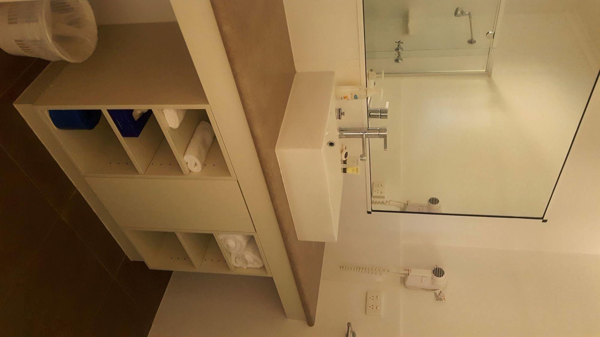 Centrepoint Motel Deniliquin Eksteriør billede
