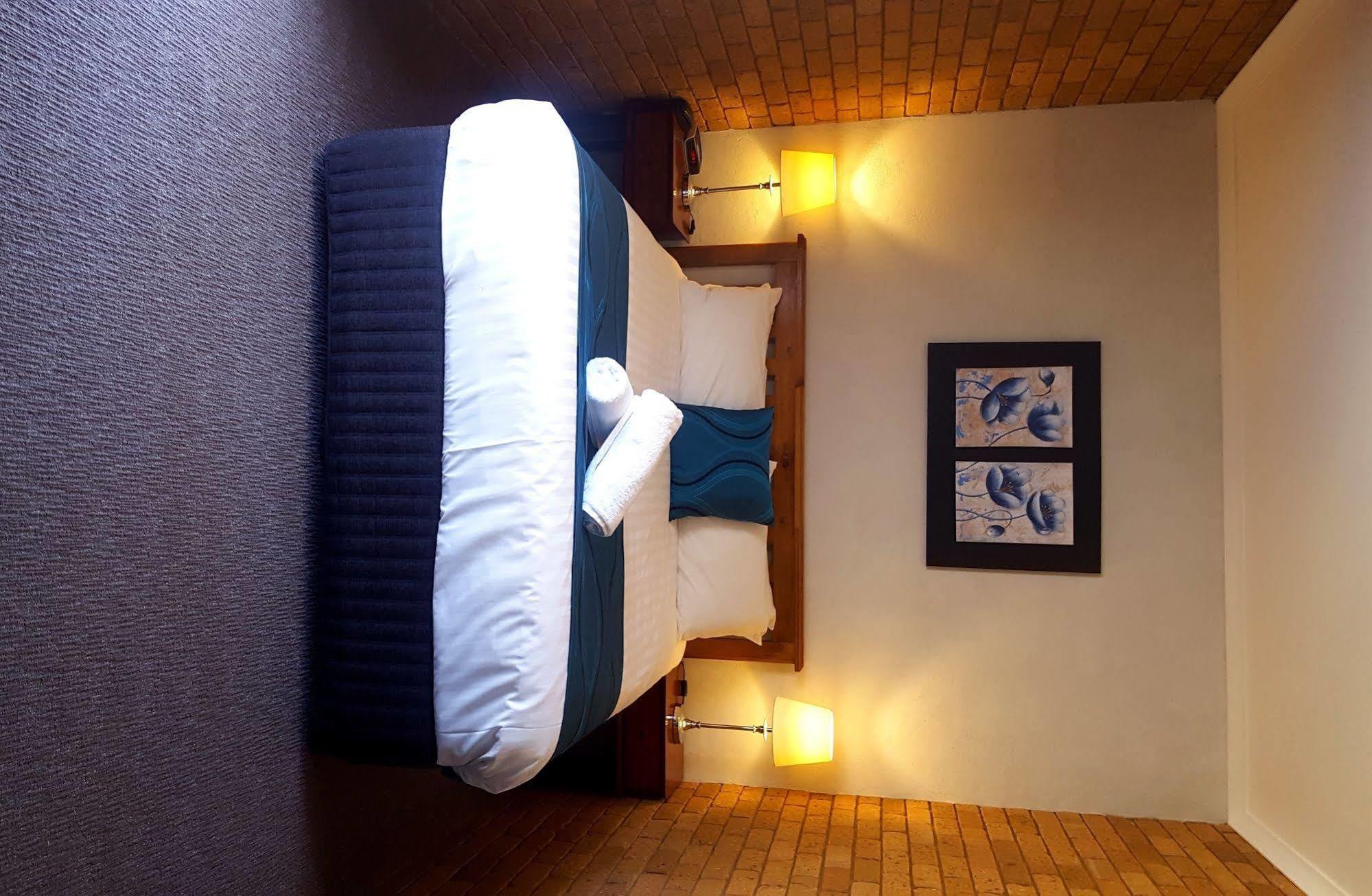 Centrepoint Motel Deniliquin Eksteriør billede
