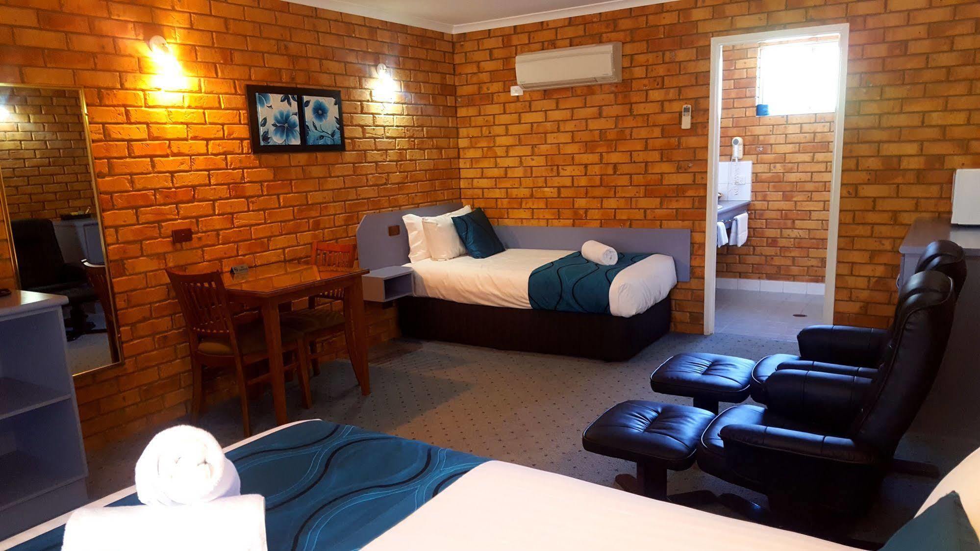 Centrepoint Motel Deniliquin Eksteriør billede
