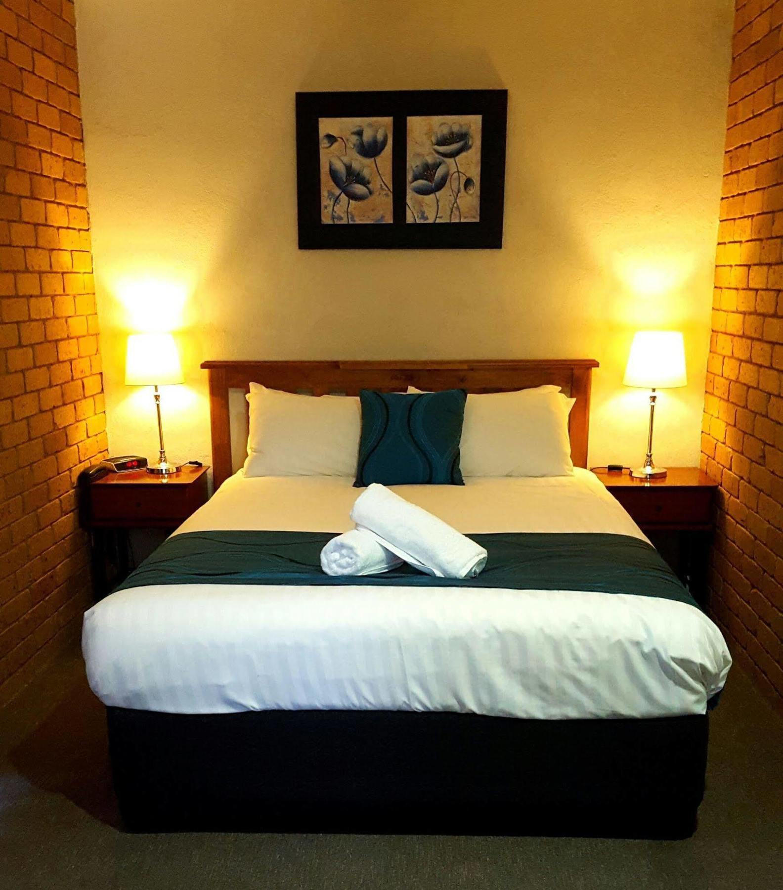 Centrepoint Motel Deniliquin Eksteriør billede