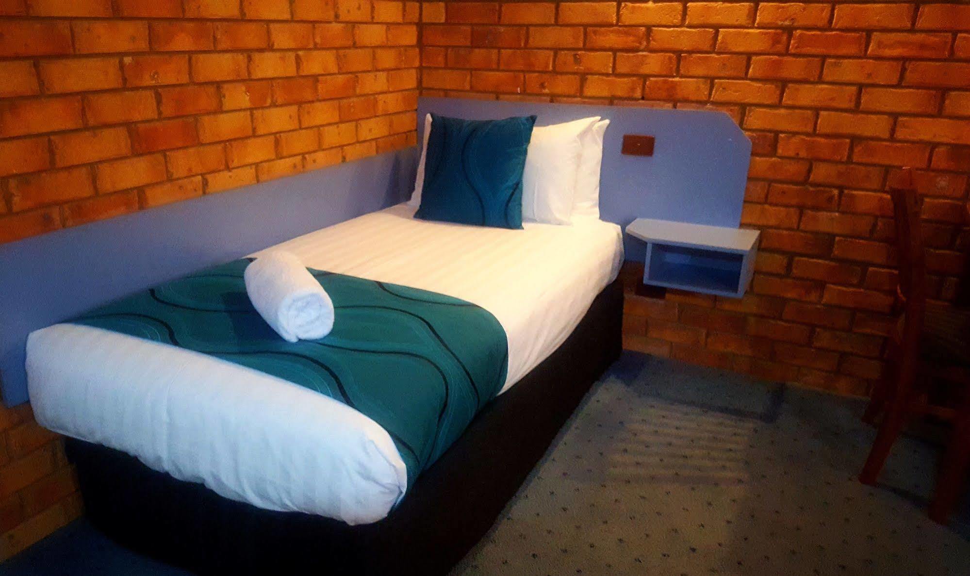 Centrepoint Motel Deniliquin Eksteriør billede